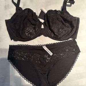 VS bra with lace design